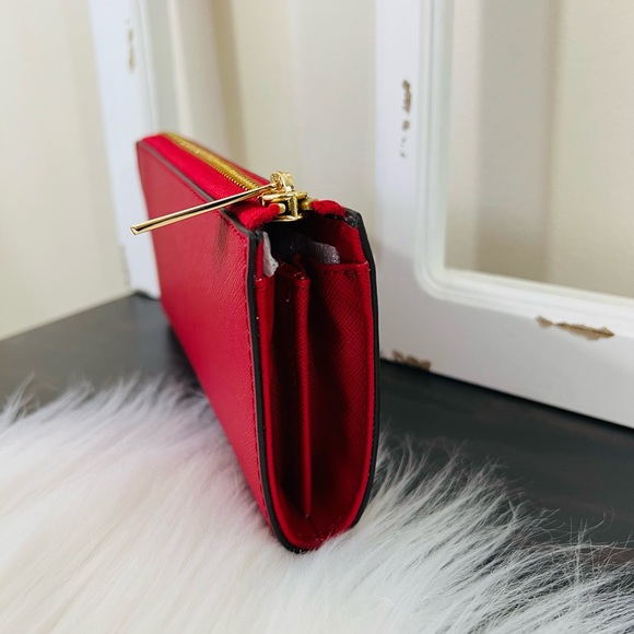 Michael Kors Jet Set Travel Large Three Quarter Zip Wallet - Picture 4 of 14